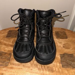 Boys Nike Woodside Boots Black size 12C